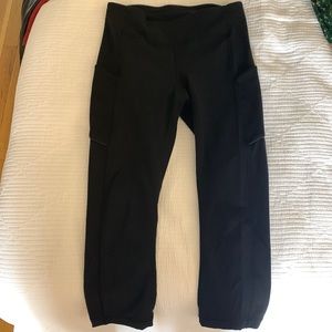 Black crop Lululemon Leggings with pockets